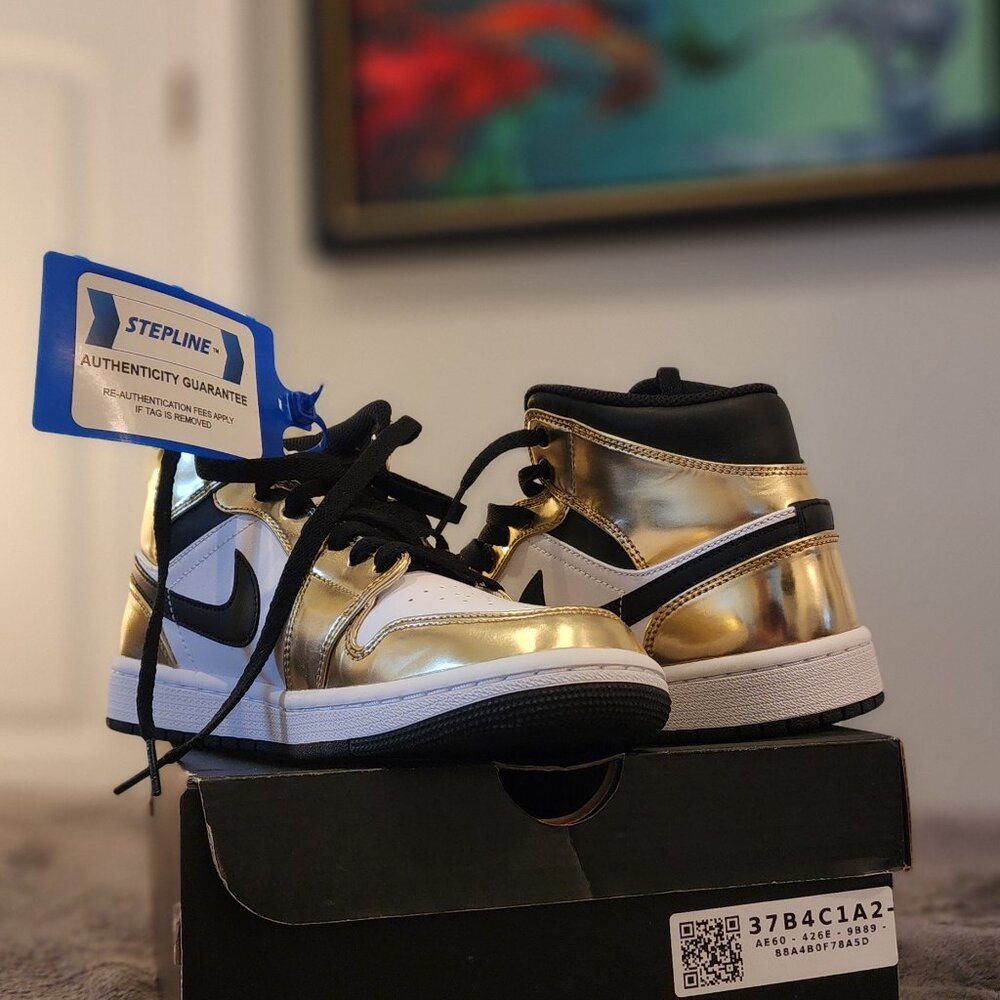 Nike Air Jordan 1 Mid SE “Metallic Gold/Black-White” – Men’s 7 / Women’s 9 NWT